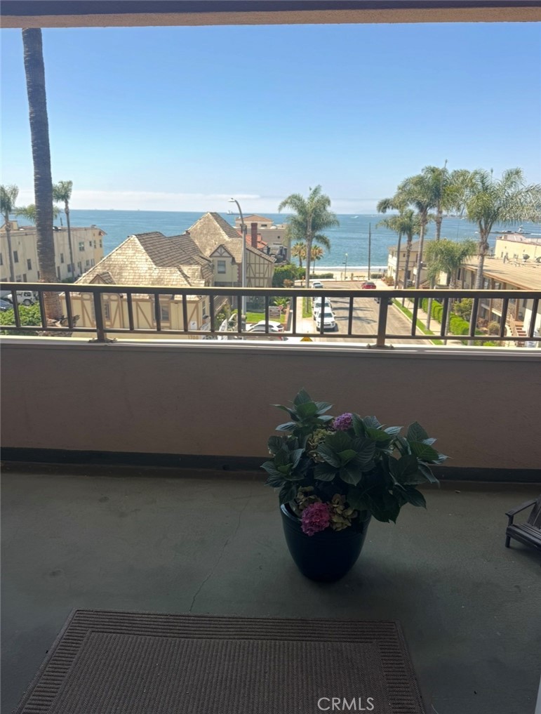 1635 E Ocean C4