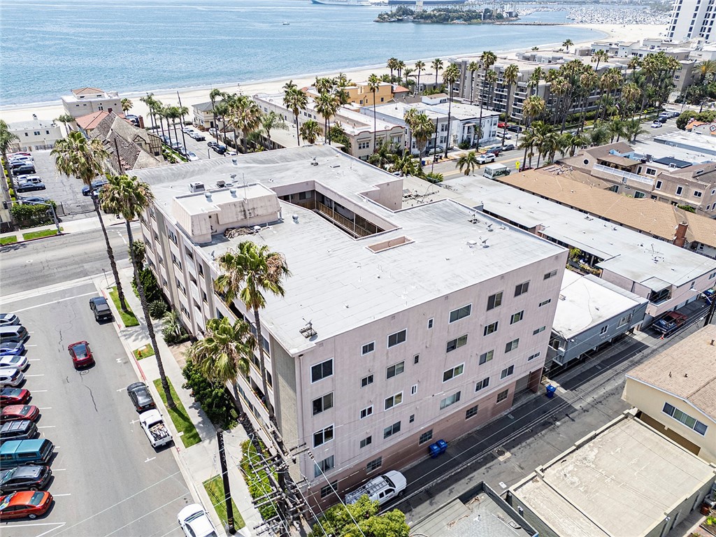 1635 E Ocean C4