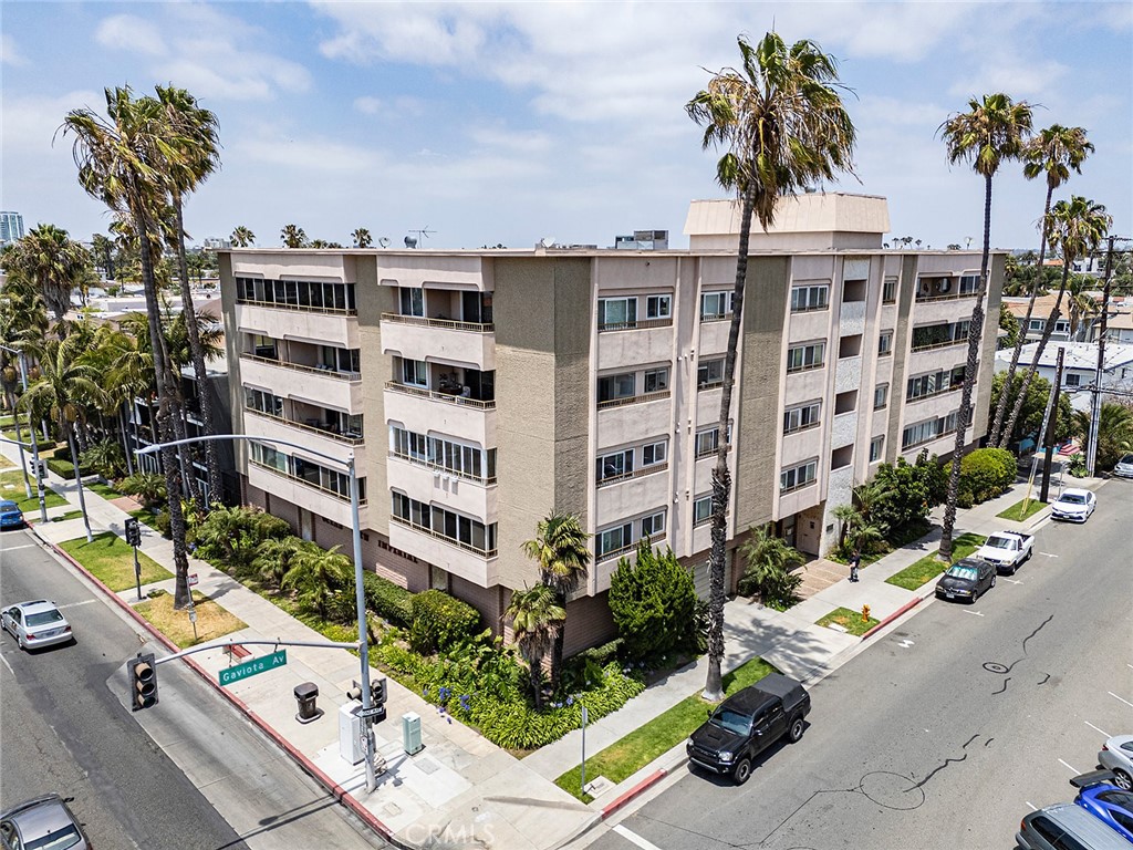 1635 E Ocean C4