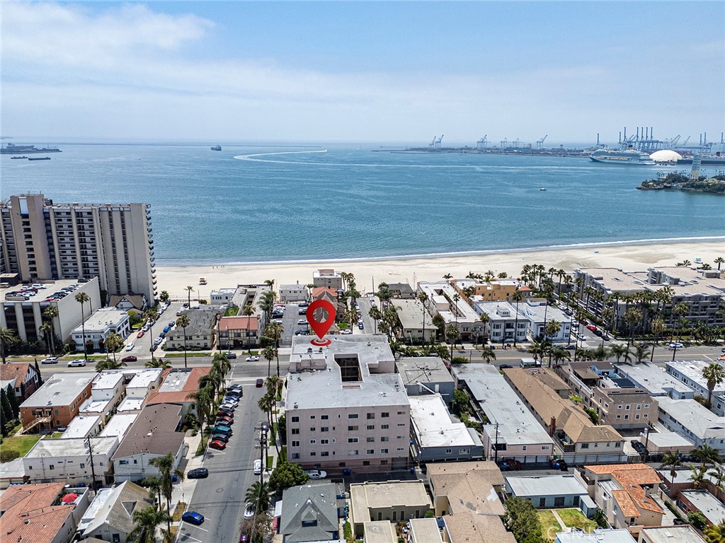 1635 E Ocean C4