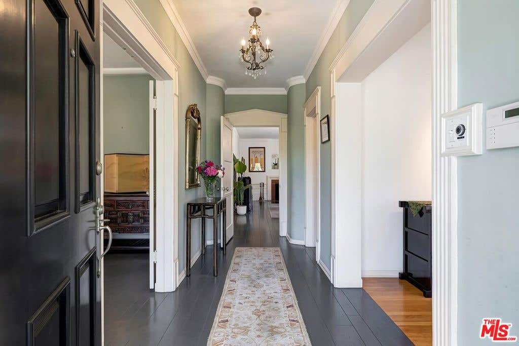 Photo of 10614 Le Conte Avenue, Los Angeles, CA 90024 (MLS # 26831503)
