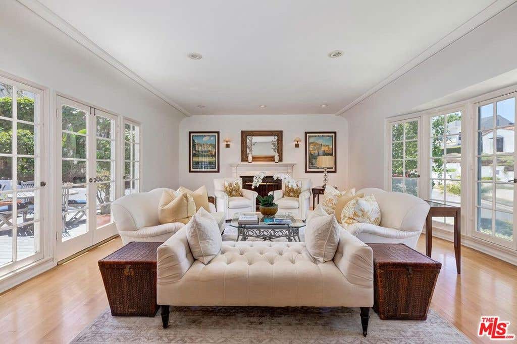 Photo of 10614 Le Conte Avenue, Los Angeles, CA 90024 (MLS # 26831503)