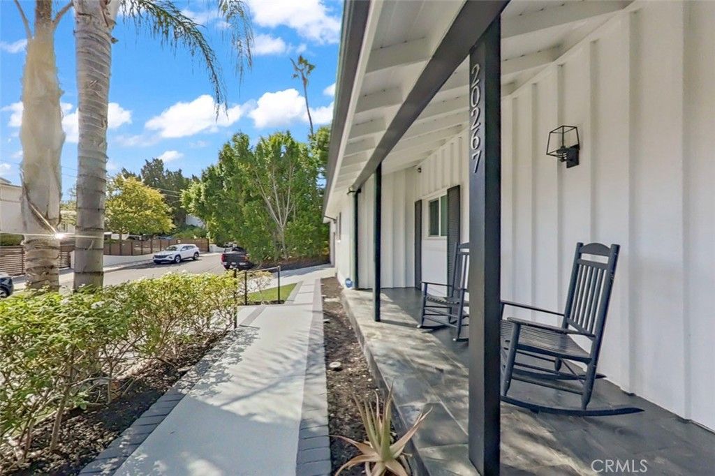 Photo of 20267 Delita Drive, Woodland Hills, CA 91364 (MLS # SR25217413)