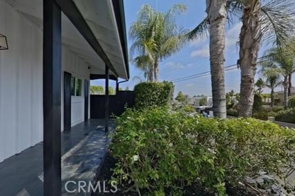 Photo of 20267 Delita Drive, Woodland Hills, CA 91364 (MLS # SR25217413)