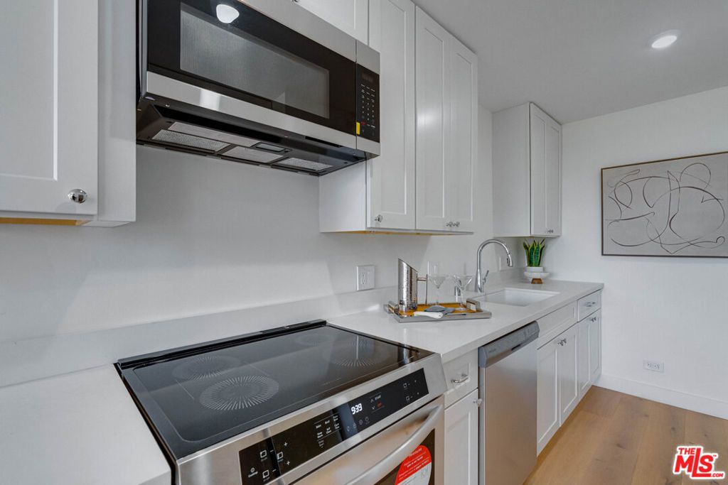 Photo of 10501 Wilshire Boulevard #816, Los Angeles, CA 90024 (MLS # 25570063)