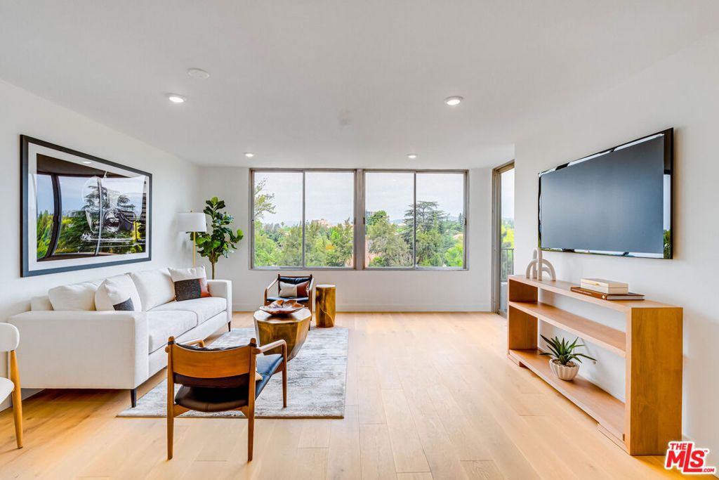 Photo of 10501 Wilshire Boulevard #816, Los Angeles, CA 90024 (MLS # 25570063)