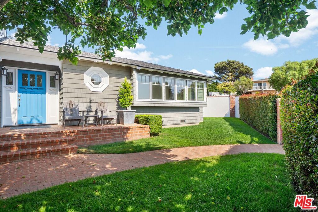 Photo of 17763 Sabbiadoro Way, Pacific Palisades, CA 90272 (MLS # 25612871)