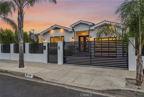 Photo of 6450 Teesdale Avenue, North Hollywood, CA 91606 (MLS # SR26048772)