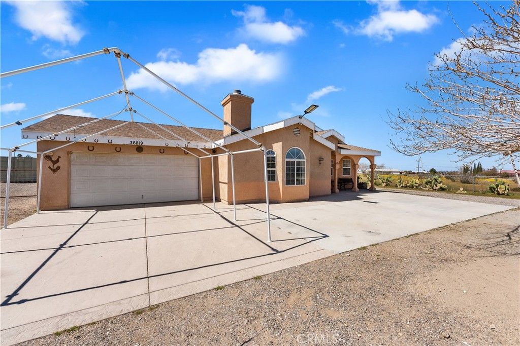 Photo of 36819 Dunford Ave, Littlerock, CA 93543 (MLS # SR26056091)