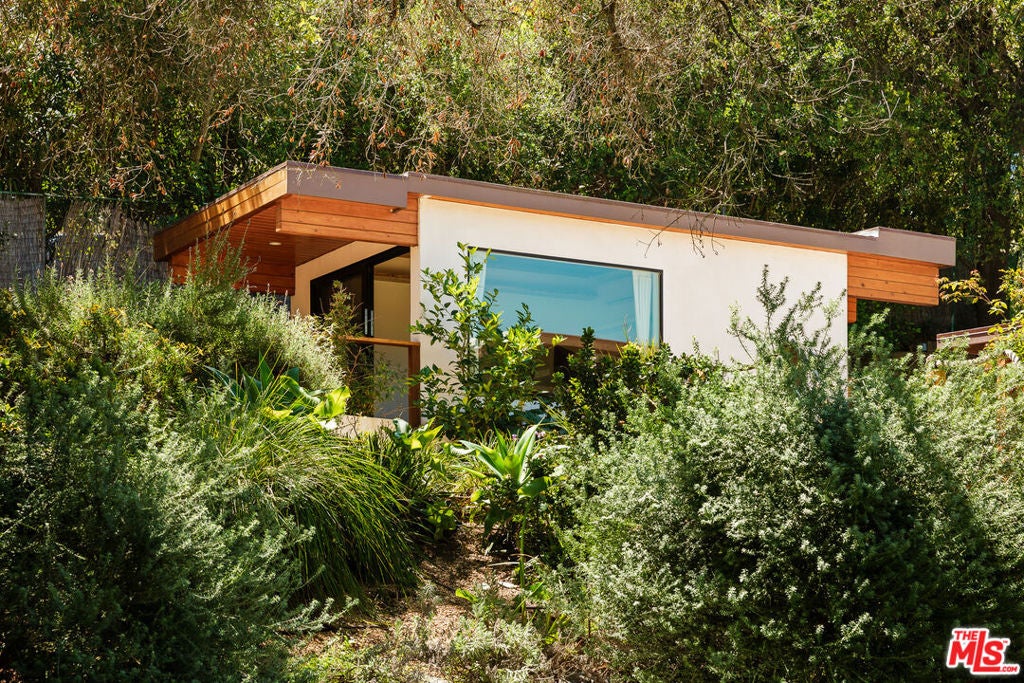 Photo of 26237 Fairside Road, Malibu, CA 90265 (MLS # 26842083)