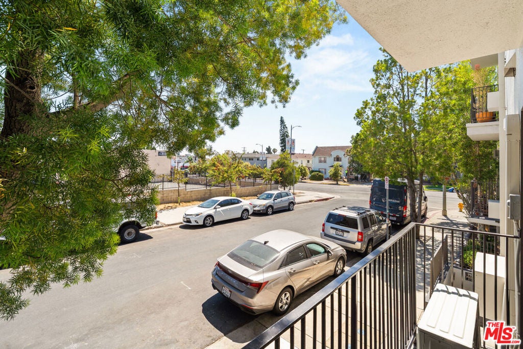1930 N Vermont Avenue 103, Los Angeles CA 90027