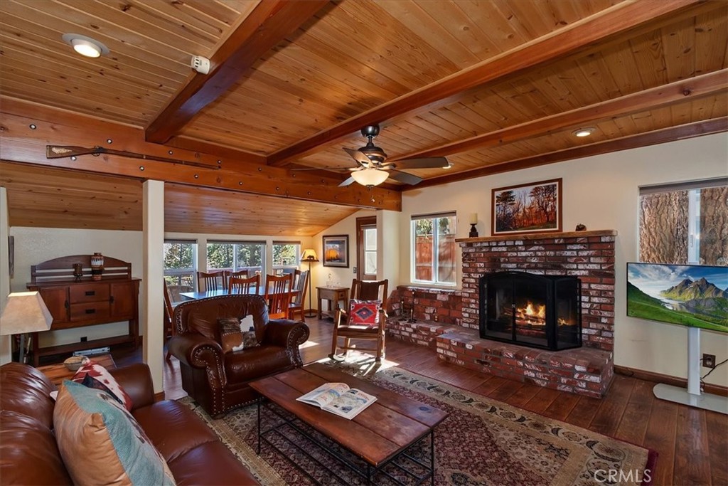 687 Villa Grove
