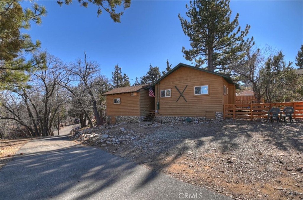 687 Villa Grove