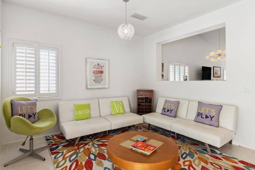 2340 N Paseo De Anza