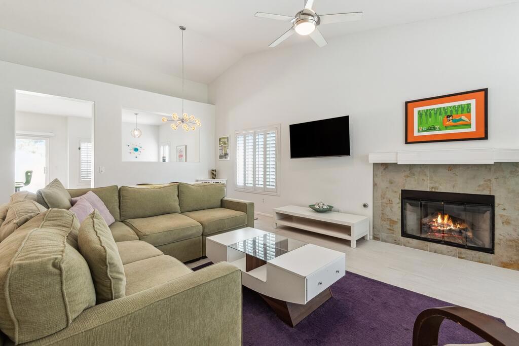 2340 N Paseo De Anza