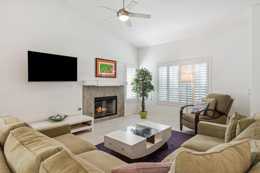 2340 N Paseo De Anza