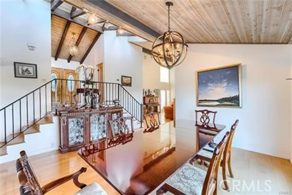 Photo of 21651 Yucatan Avenue, Woodland Hills, CA 91364 (MLS # GD25069129)