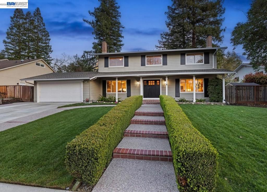 Photo of 14 14 E Leeds Ct Ct, Danville, CA 94526 (MLS # 41125870)