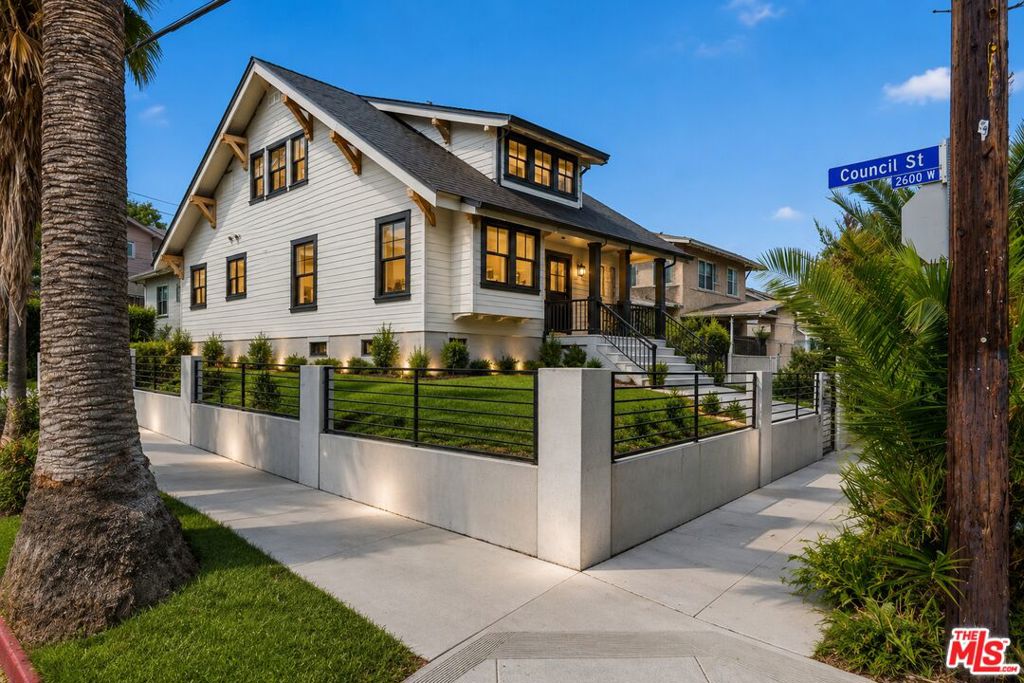 152 N Benton Way