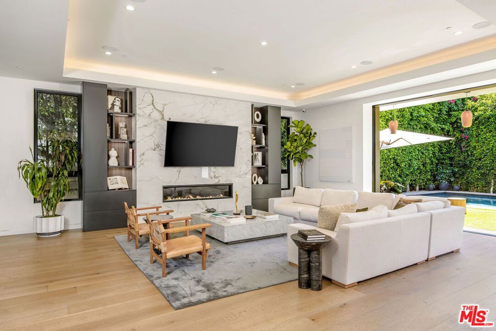 Photo of 347 N Alfred Street, Los Angeles, CA 90048 (MLS # 26632261)