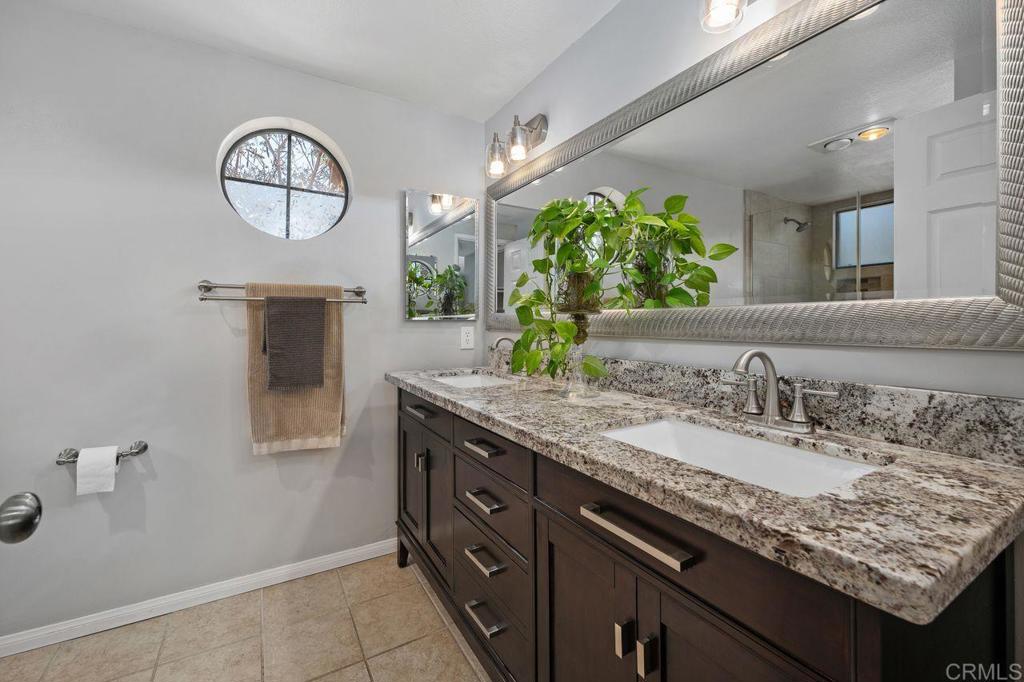 7319 Calle de Fuentes