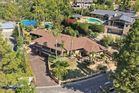 Photo of 4818 Nomad DR, Woodland Hills, CA 91364 (MLS # SR26122710)