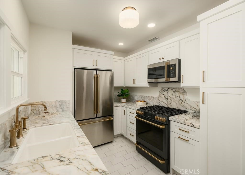 2715 Cove, Corona Del Mar CA 92625 - Photo 16