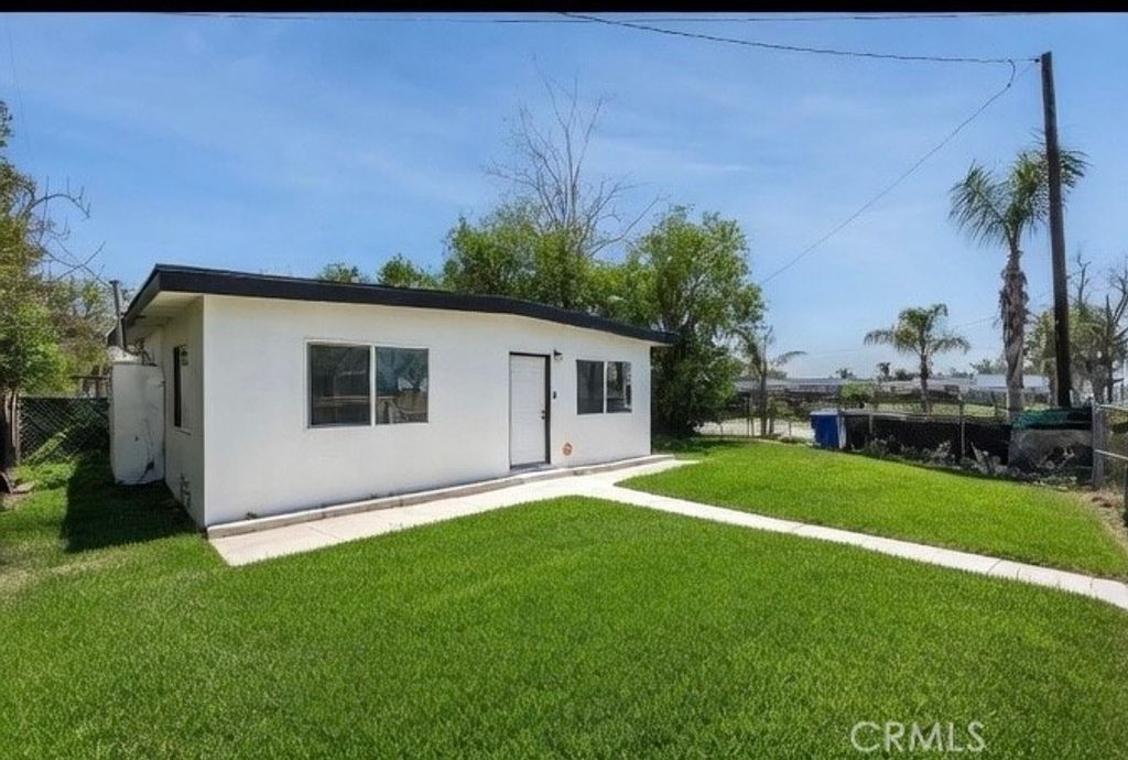 Photo of 823 E Mill St, San Bernardino, CA 92408 (MLS # DW26056431)