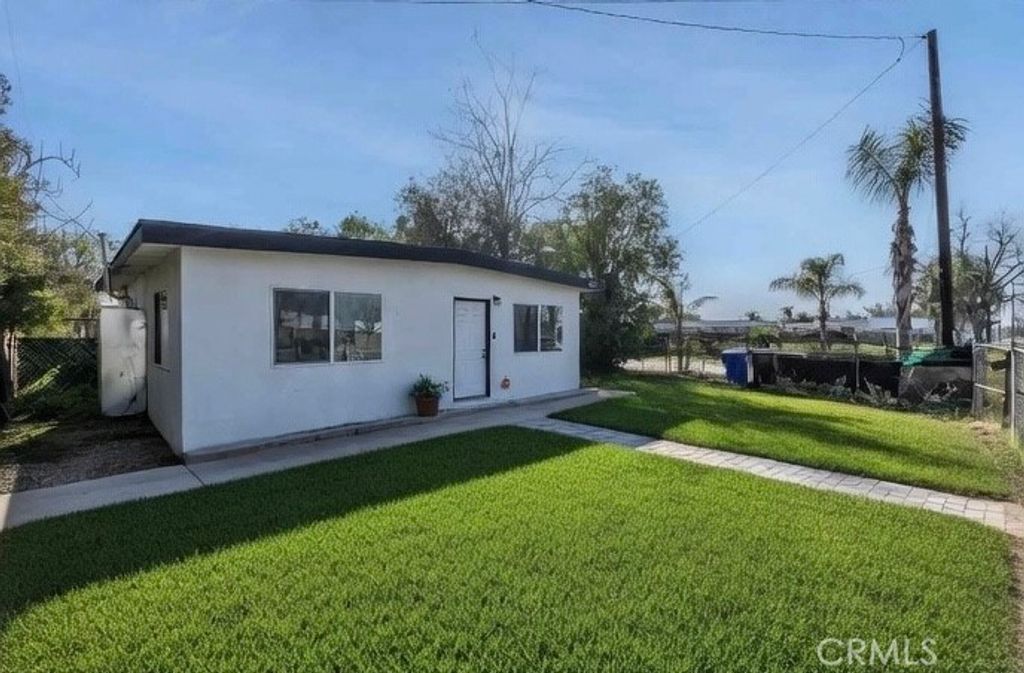 Photo of 823 E Mill St, San Bernardino, CA 92408 (MLS # DW26056431)