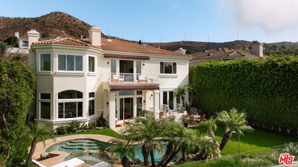 Photo of 16844 Calle De Sarah, Pacific Palisades, CA 90272 (MLS # 25603989)