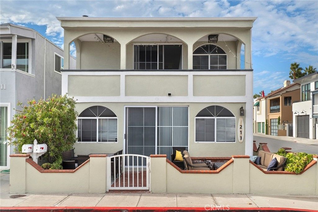 Photo of 213 41st St, Newport Beach, CA 92663 (MLS # NP25236200)
