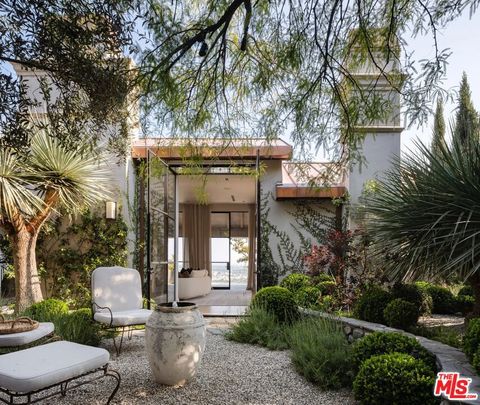 Photo of 9360 Readcrest Drive, Beverly Hills, CA 90210 (MLS # 25590661)