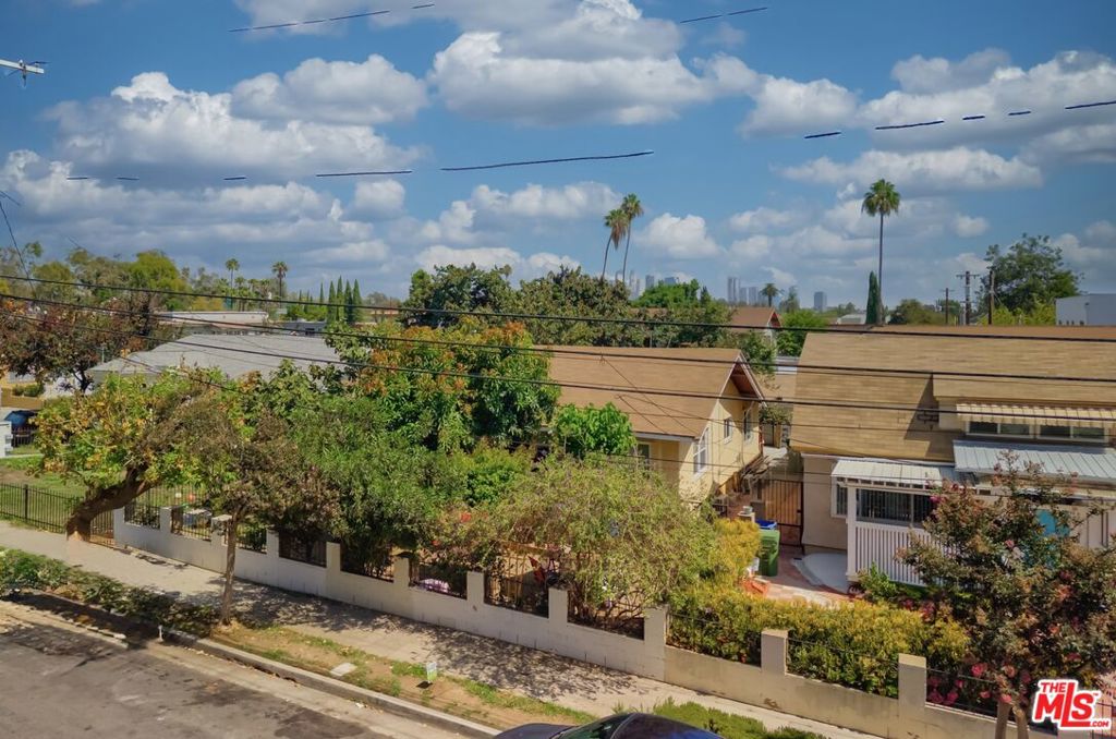 2304 S La Salle Avenue