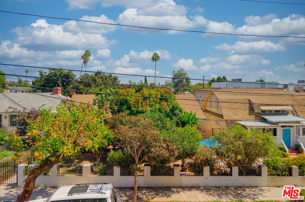 2304 S La Salle Avenue