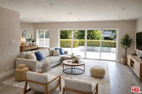 Photo of 1117 S Bedford Street #102, Los Angeles, CA 90035 (MLS # 26674103)