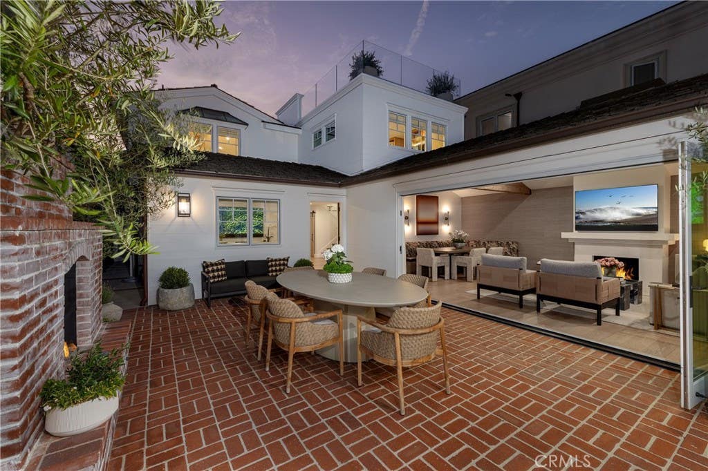 Photo of 2771 Bayshore DR, Newport Beach, CA 92663 (MLS # NP26166099)