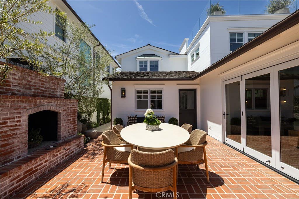 Photo of 2771 Bayshore DR, Newport Beach, CA 92663 (MLS # NP26166099)