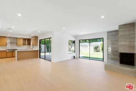 Photo of 4933 Collett Avenue, Encino, CA 91436 (MLS # 26653057)