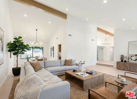 Photo of 4933 Collett Avenue, Encino, CA 91436 (MLS # 26653057)