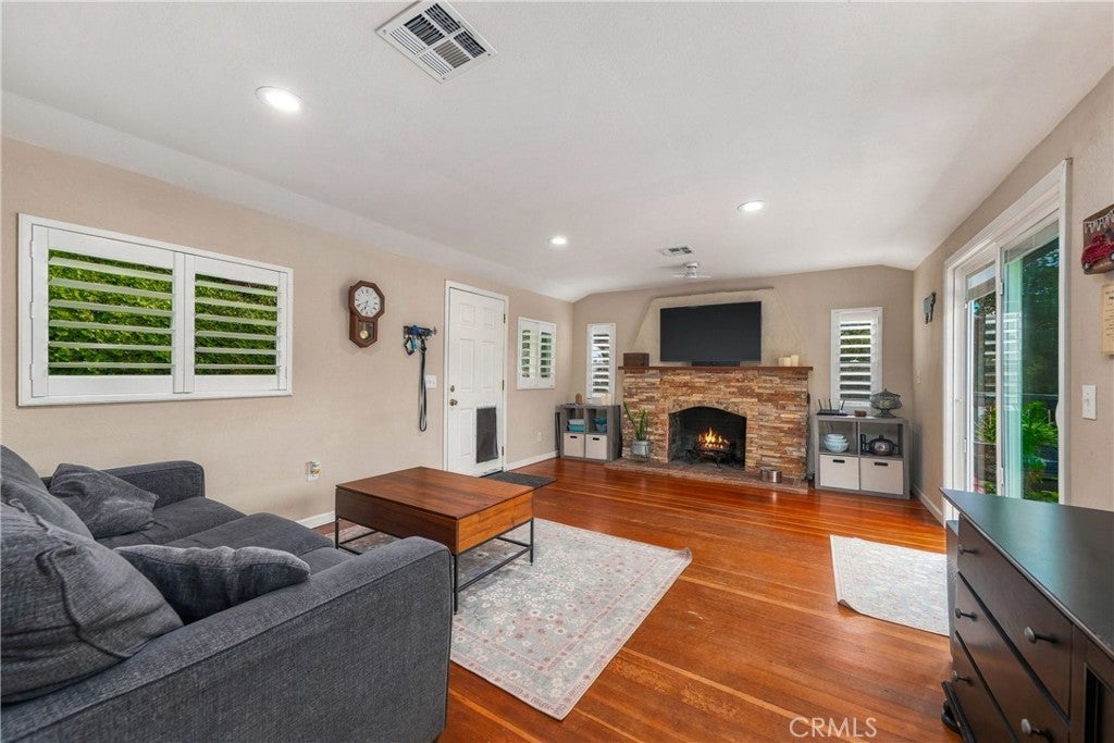 1277 Carbon Canyon