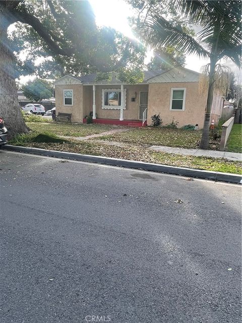 Photo of 6755 Harbor Ave, Long Beach, CA 90805 (MLS # PW26035830)