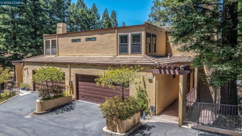 Photo of 3279 Mt Diablo Ct #18, Lafayette, CA 94549 (MLS # 41139012)