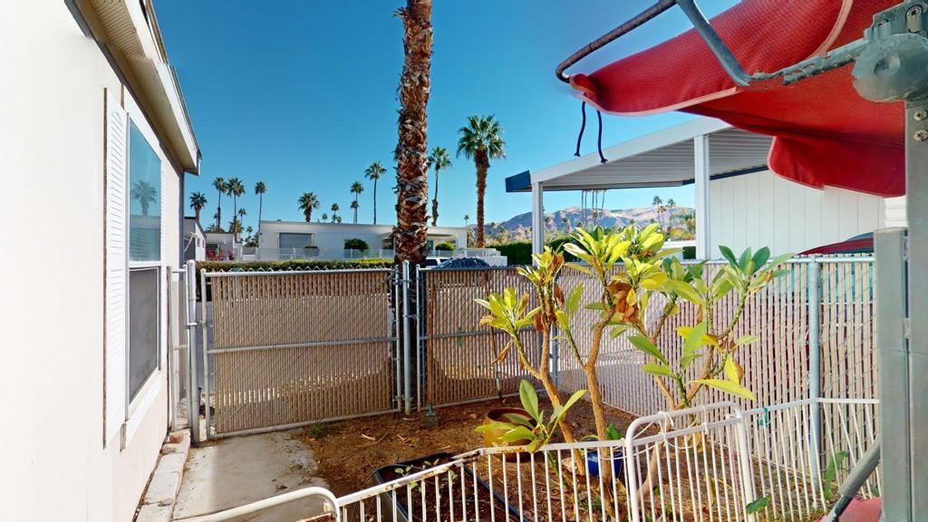 Palm Canyon Mobile C - Manufactured In Park