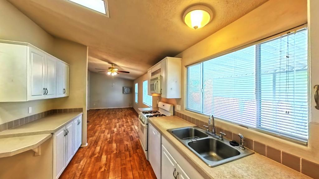 Palm Canyon Mobile C - Manufactured In Park