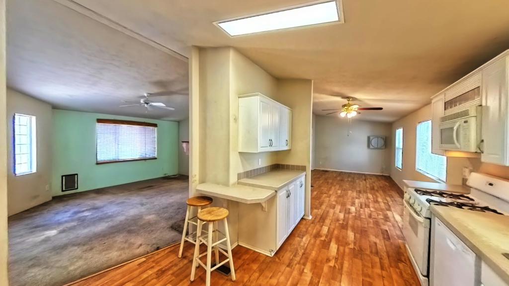 Palm Canyon Mobile C - Manufactured In Park