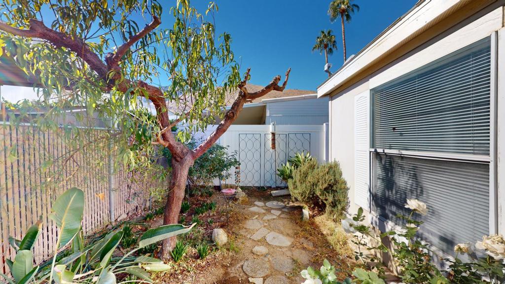 Palm Canyon Mobile C - Manufactured In Park