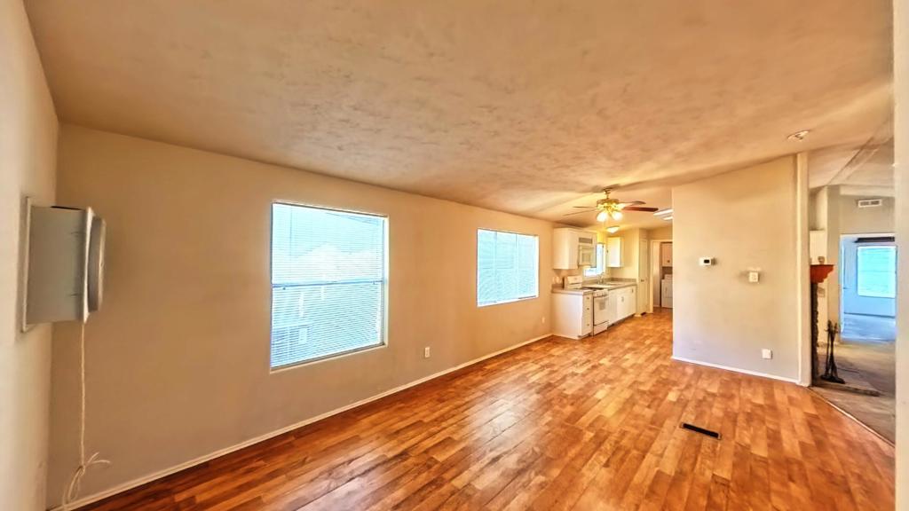 Palm Canyon Mobile C - Manufactured In Park