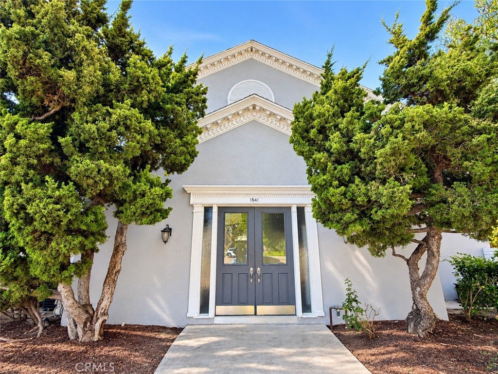 1641 S Pomona D37