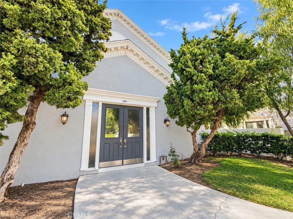 1641 S Pomona D37