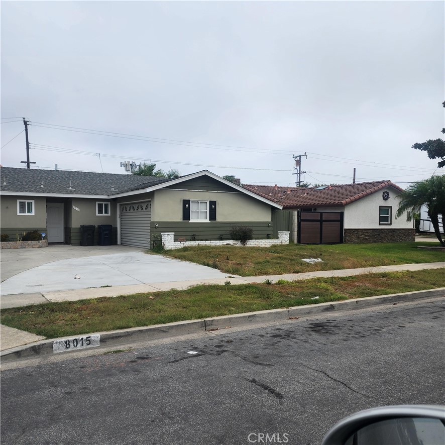 LOCATION LOCATION LOCATION !!! Few Minutes to the Beach. 4 bedroom & 3 Full Bathroom Remodeled. Move in Date DEC 1st, 2025
THIS IS FRONT HOUSE RENTAL .... THERE ARE AN ADU IN THE BACKYARD !!!
Option: Rent front house with 3 bedrooms & 2 Bath With Garage ($3,500 ONLY)